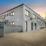 Montego Mermaid Beach Motel