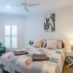 Relax In Style: 2Br Apartment In Broadbeach Waters