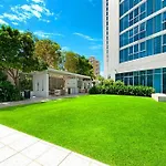 Hilton Surfers - 4Bd Large Beach Views