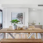 3 Bedroom 3 Bathroom Sub Penthouse Spa At Circle On Cavill - Q Stay