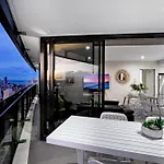 Circle On Cavill Surfers Paradise- 2 Bedroom Sky Home