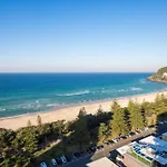 Burleigh Beach Escape With Stunning Sunset Views