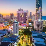 Central Surfers Studio Apartment