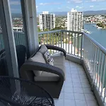Moorings On Cavill Surfers Paradise