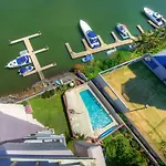 Narrowneck Court Holiday Apartments