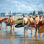 Surfers International Apartments