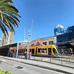 Beachside Modern Apartment In The Heart Of Surfers Paradise -Free Parking