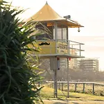 Bare Foot & Beachy On Binya! Pet Friendly House