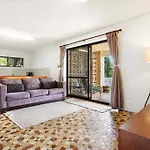Pet Friendly & Super Central Retro Beach Pad!