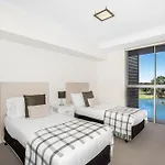 Lakeside Family Oasis With Pool, Gym And Balcony