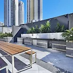 Circle On Cavill Luxe 2-Bed With Views & Pool