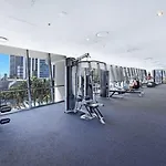 Circle On Cavill Luxe 2-Bed With Views & Pool