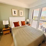 Aqualine Apartments On The Broadwater