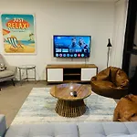 Amazing Ocean View Apartment In Surfers Paradise