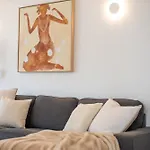 Kirra Beach Apartment