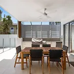 Prime Burleigh Location
