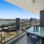 Crown Towers Deluxe 3 Bedroom Apartment - Coasthm