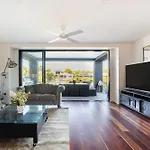 Brand New Modern 8 Bedroom Villa In City Centre - Heated Modern Infinity Pool