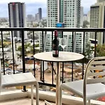 Beachside In Heart Of Surfers Paradise With Spa