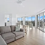 Expansive Hilltop Ocean Views In Burleigh Heads