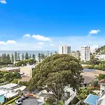 Expansive Hilltop Ocean Views In Burleigh Heads