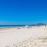 Mermaid Beachside Apartment - Direct Beach Access