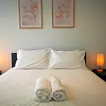 Surfers Paradise New Beachfront Apartments
