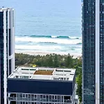 Coastal Chic 2 Bed Apt In Broadbeach