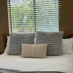 Stylish Beachside 1Br Apartment