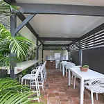 Seascape Sanctuary - Palm Beach Resort-Style Bliss