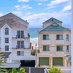 Seascape Sanctuary - Palm Beach Resort-Style Bliss