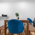 The Riviera - Brand New Surfers Paradise Riverview 2Br With Parking