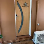 2Bd Family Or Couple Guesthouse Upstairs Near Turf Club, Hota In Bundall