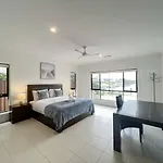 Scenic 5 Bed Riverview Classic And Relaxing Escape