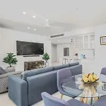 2 Bedroom Ocean-Viewing Apartment