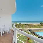 Stunning 2-Br Waterfront Apartment In Palm Beach!