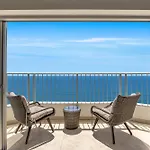 Pacific Plaza Apartments