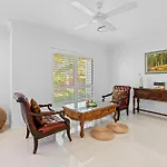 Burleigh Bliss Waterside Escape With Pool