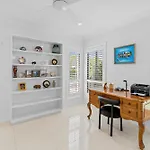 Burleigh Bliss Waterside Escape With Pool