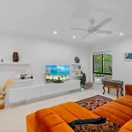 Burleigh Bliss Waterside Escape With Pool