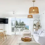 Ocean View Coastal Haven In Burleigh Heads