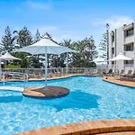 Ocean View Coastal Haven In Burleigh Heads