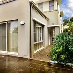 Chic Double Story Entire Home In Gold Coast