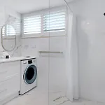Beautifully Renovated Two Bedroom Apartment - Coasthm