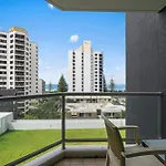 Legends Apartments - Qstay