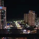Circle On Cavill 2-Bed Sea View