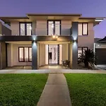 North Quay Waterfront Family Holiday Home Pool