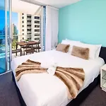 Serenity In Surfers Ocean Views Wifi Parking