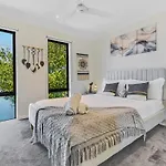 Romantic Home By The Beach