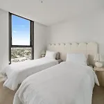 Seren - Luxury Ocean Views With Pool And Gym